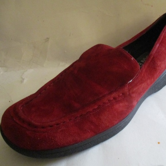 Vintage VANELI Red Suede Loafer Flats - Picture 1 of 4